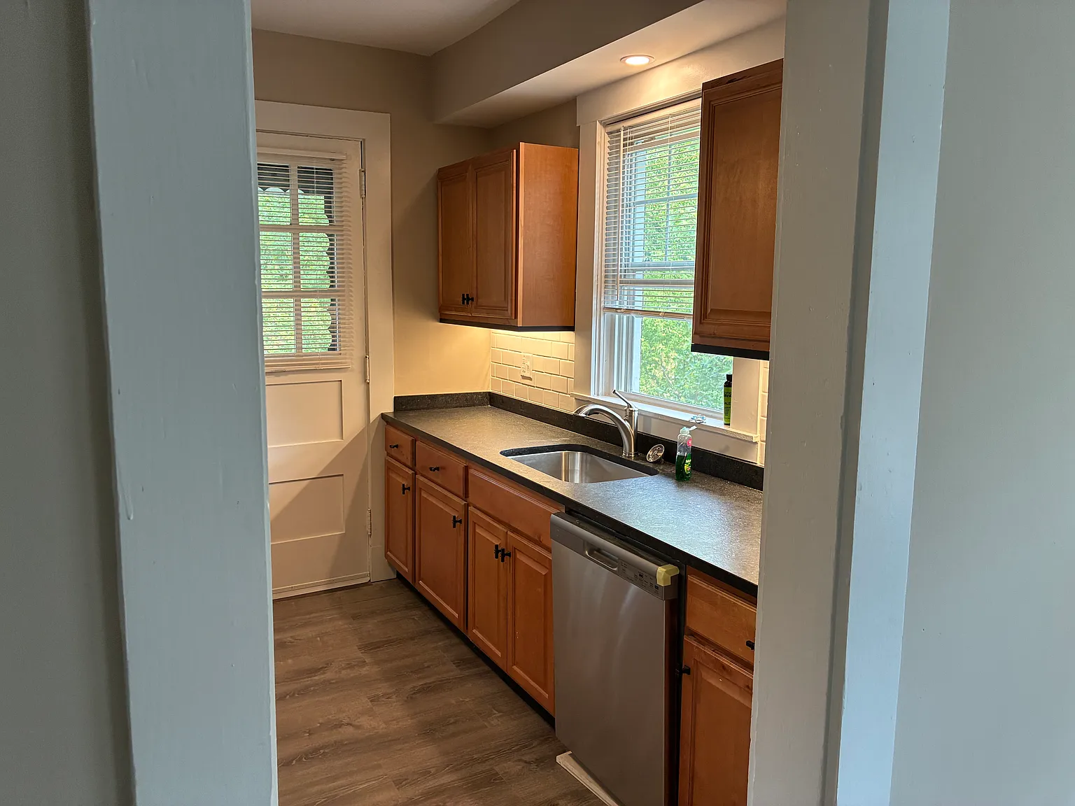 2 bed, 1400 sqft, $1,600 — Photo 2