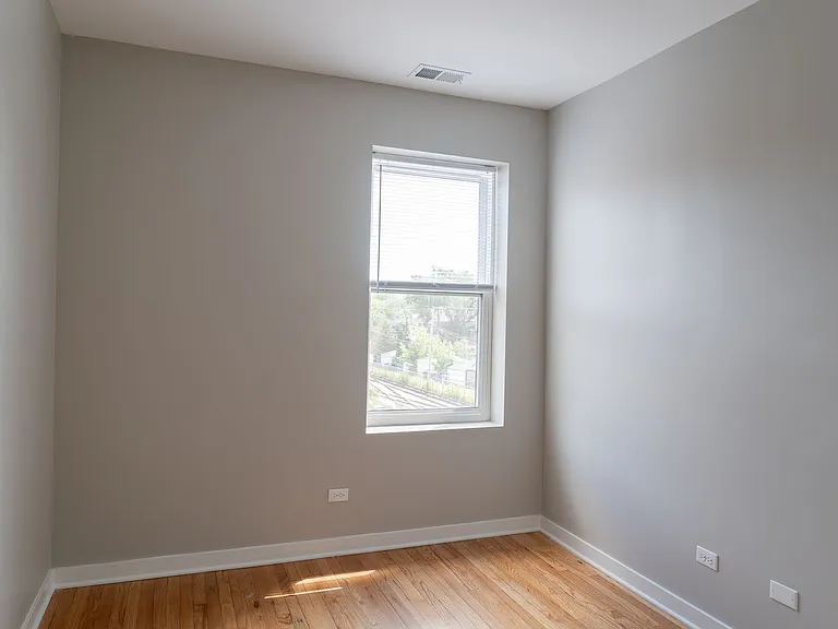 3051 W Leland Ave — Photo 6