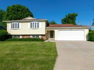 2954 9th St, East Moline, IL 61244