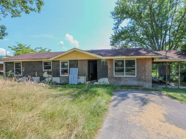 817 Fairlane Cir, Smithville, TN 37166