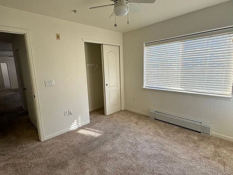 560 River View Dr #702 — Photo 8