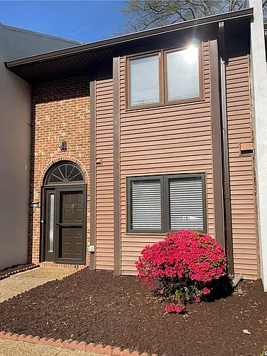 163 Windsor Castle Dr #B Photo 1