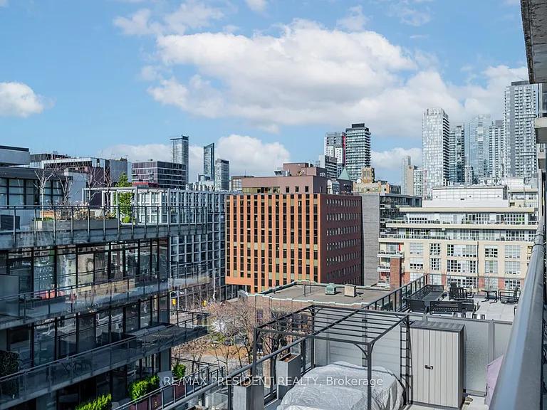 560 King St W #1005 — Photo 16