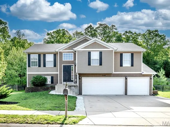 1548 Saint Charles Dr, Hillsboro, MO 63050