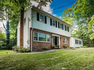 36 High Hills Ln, Huntington Station, NY 11746