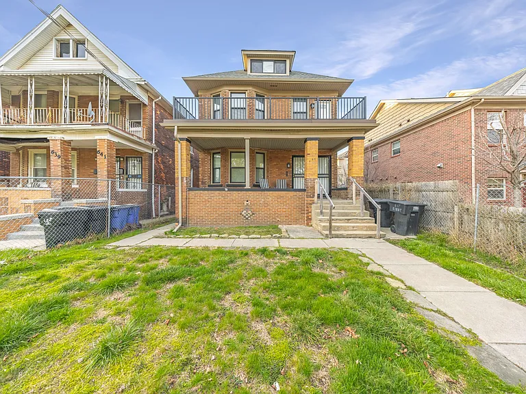 647 E Kirby St #2 — Photo 1