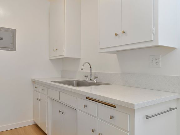 4th image of 657 Milford St APT 12