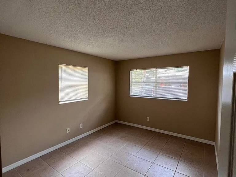 118 Olive St — Photo 6
