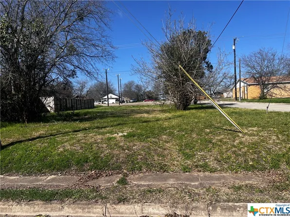 1202 S 12th St, Temple, TX 76504