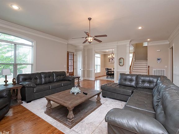 5th image of 38 Bristol Ct