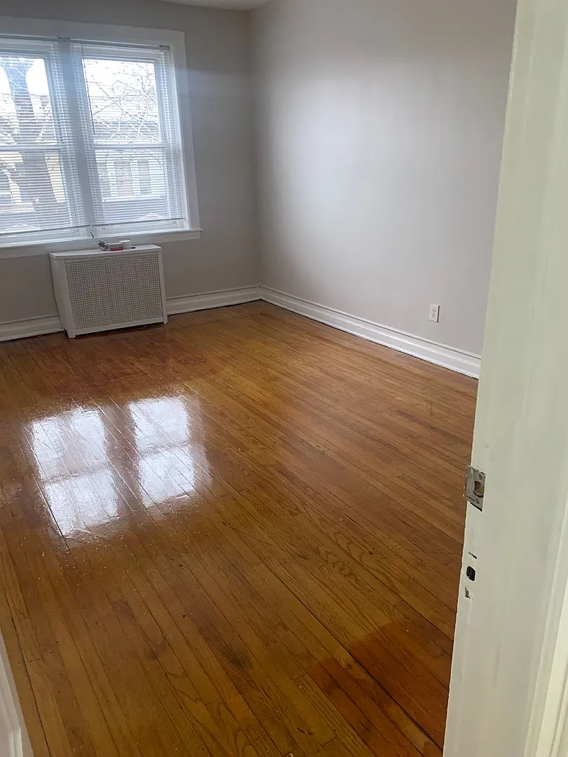 Julian Court — Photo 3