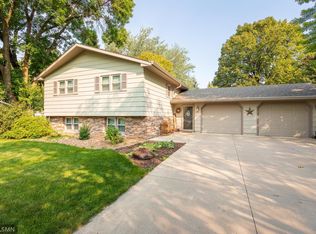 402 W 9th St, Morris, MN 56267