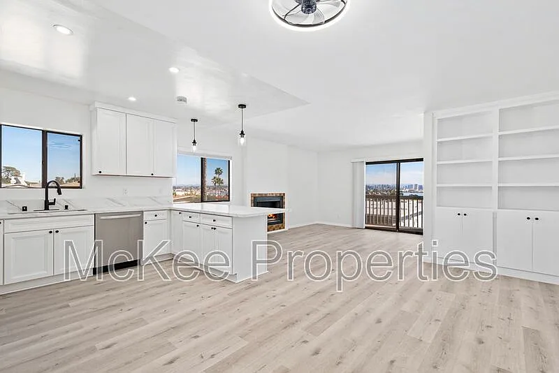 2 bed, 2.0 bath, $4,195 — Photo 2