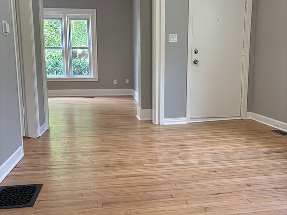 4th image of 1070 Elizabeth Ave NW