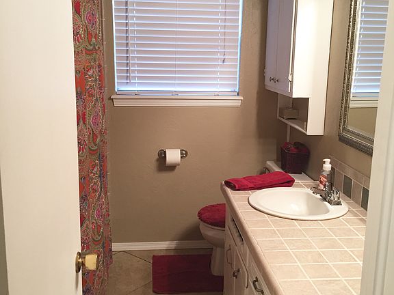 2nd image of 2311 Dakota St