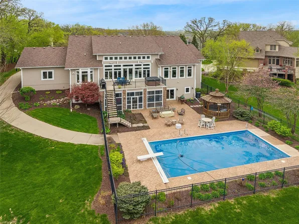 14239 Ridgemont Dr, Urbandale, IA 50323