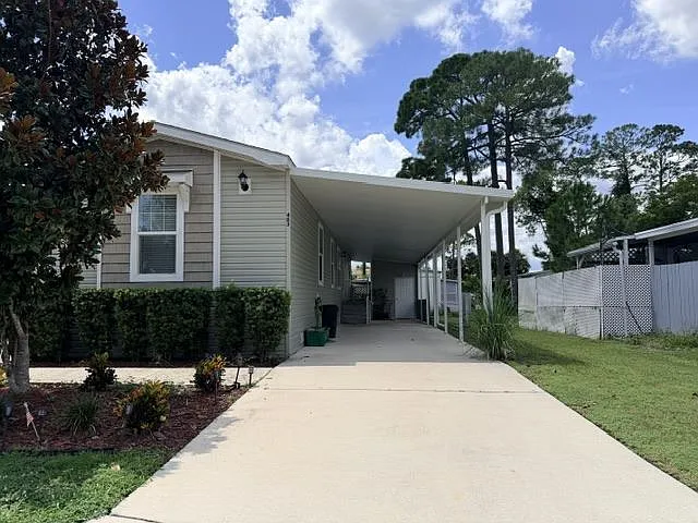 3 bed, 2.0 bath, 1014 sqft, $1,599 — Photo 3
