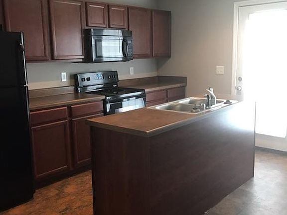 3rd image of 1504 Parkside Dr #B