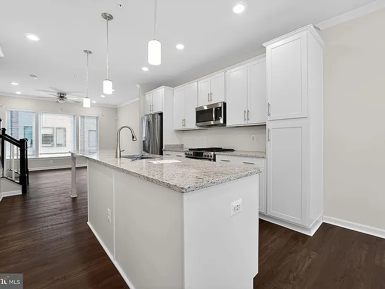 8041 Baxter St — Photo 4