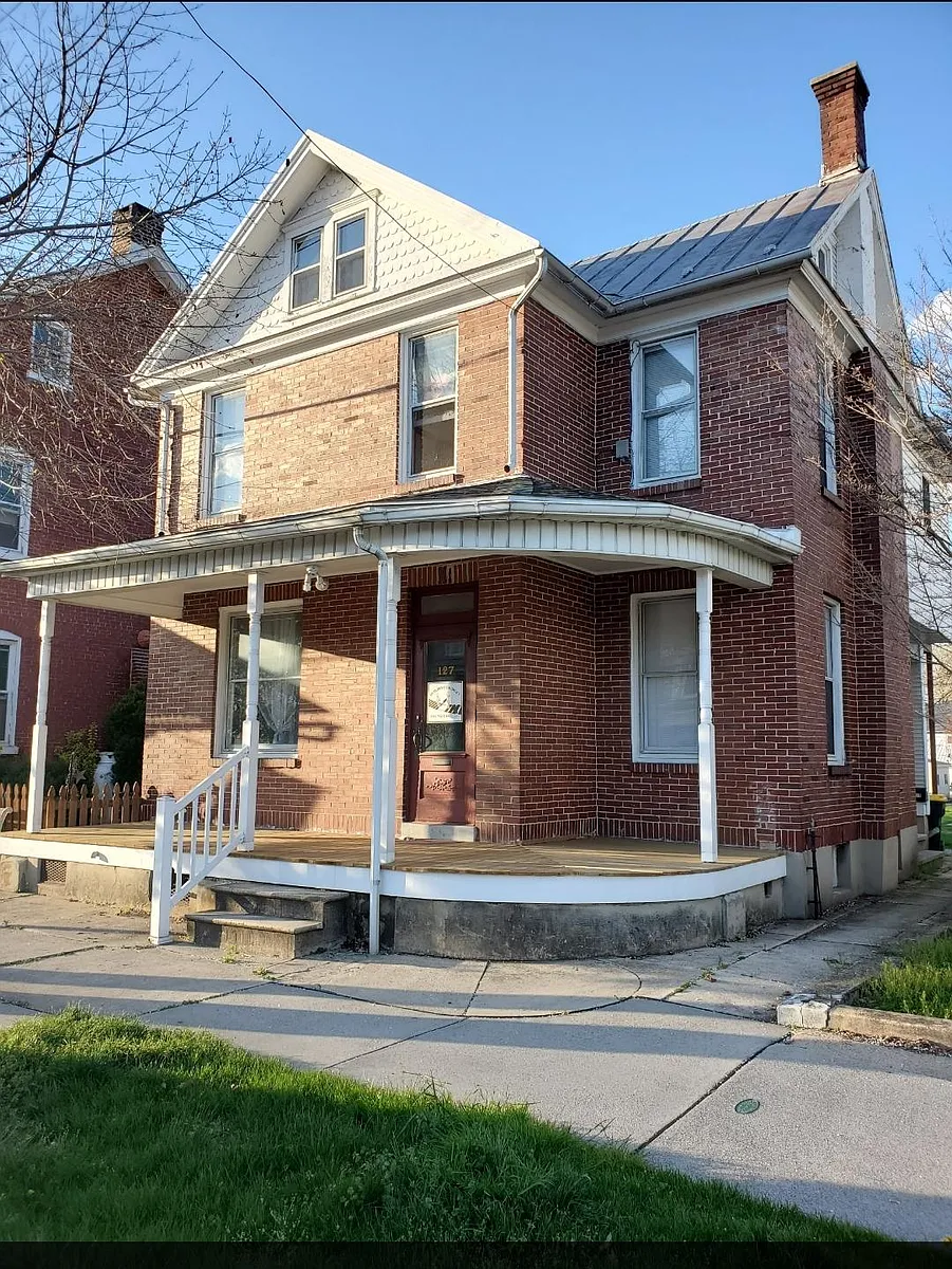 Building Photo - 127 E Penn Ave #1