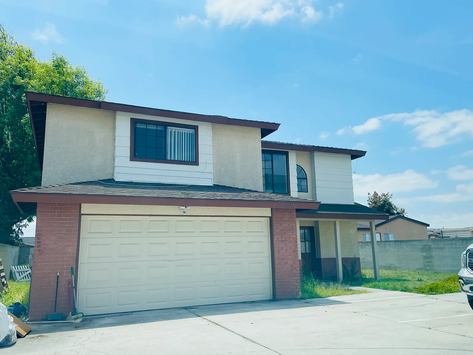4 bed, 2.5 bath, 1800 sqft, $4,400 — Photo 1