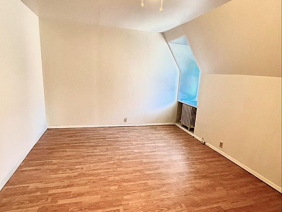 4th image of 447 Richmond Ave