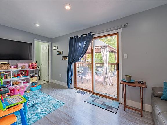 2nd image of 608 Sellers Ave