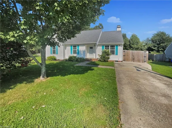 3003 Brookrun Dr, Jamestown, NC 27282