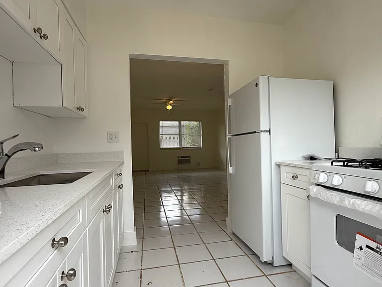 810 82nd St #1 — Photo 8