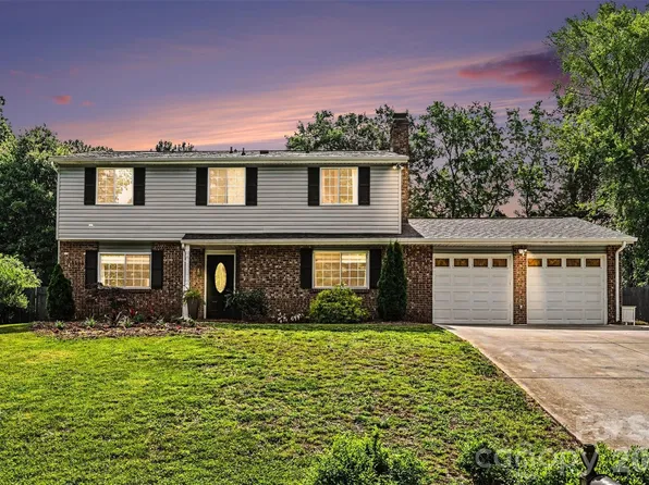 5821 Shadow Creek Rd, Charlotte, NC 28226