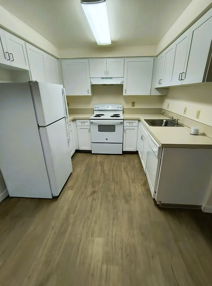 #825 Parkview Apartments — Photo 4