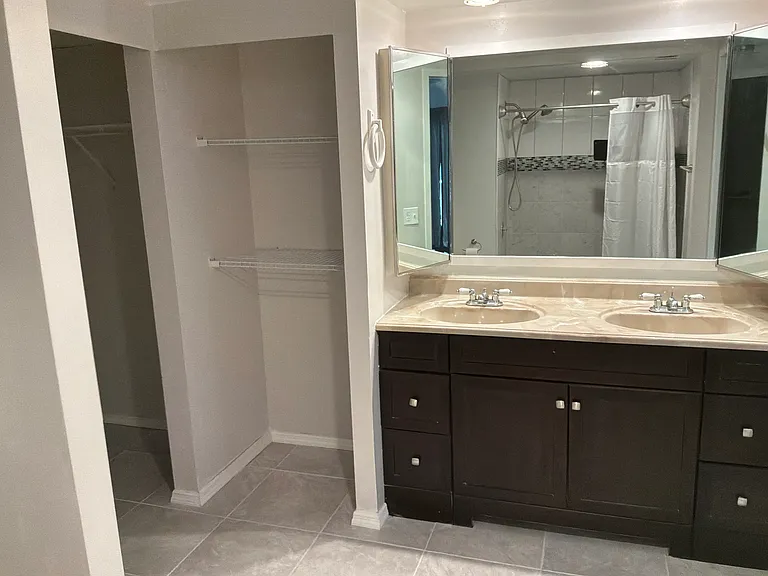 Main bathroom vanity