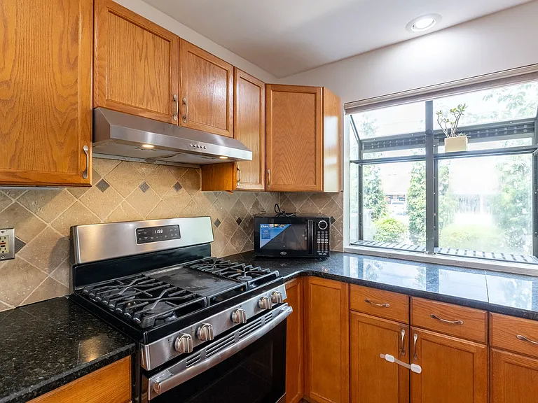 183 Durham Ave — Photo 5