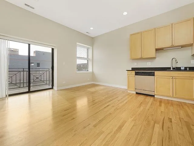 Washington 2120 W - 406 — Photo 2