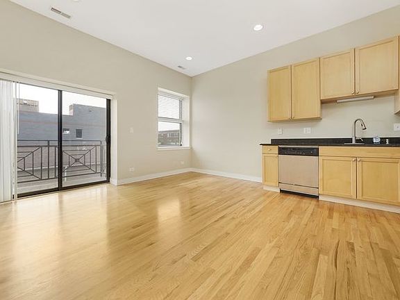 2nd image of 2120 W Washington St #406