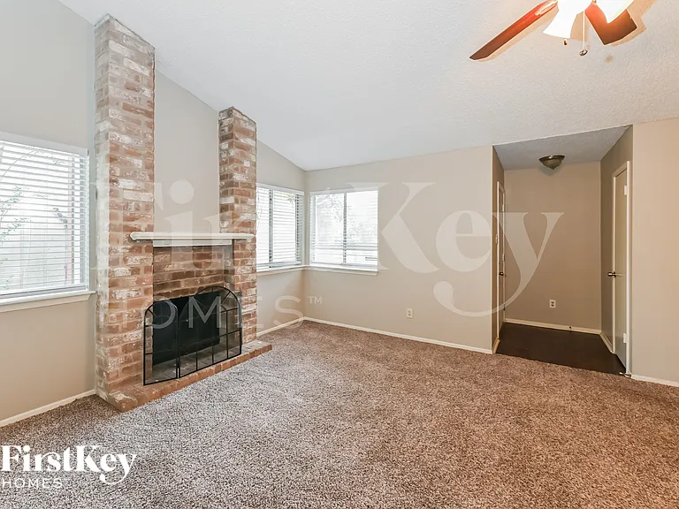 6316 Porterway Dr — Photo 2