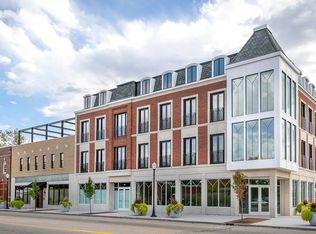 110 W Savidge St APT 201, Spring Lake, MI 49456