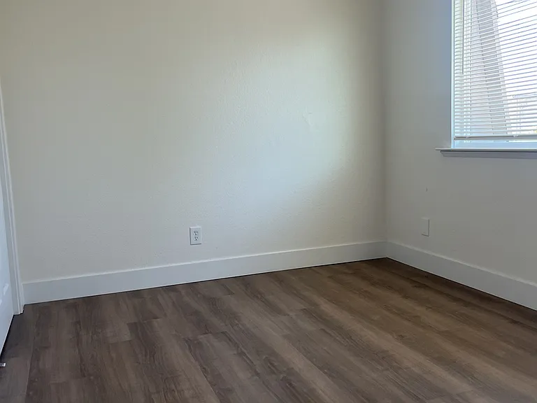 668 Clark Ave — Photo 11