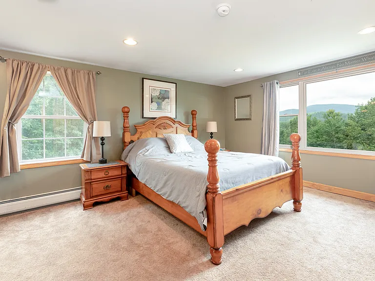 Master/primary bedroom with mountain views!