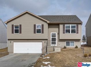 8940 Quest St, Omaha, NE 68122