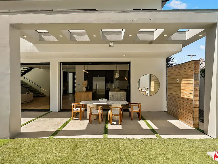 14812 Morrison St — Photo 37