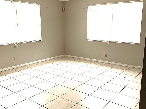 4th image of 8808 N Mulberry St APT A