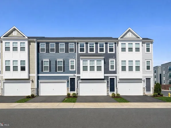 18218 Summit Pointe Dr, Triangle, VA 22172