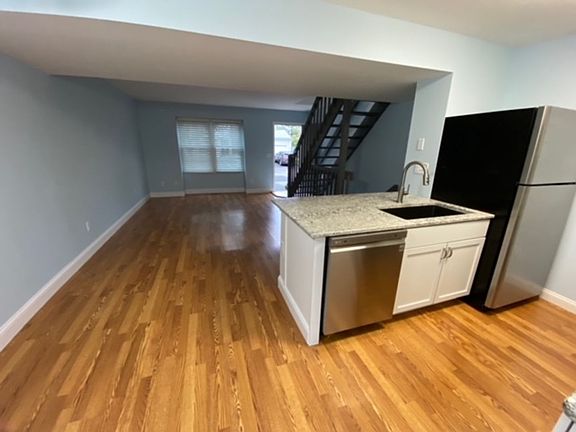 5th image of 5123 Singleton Dr