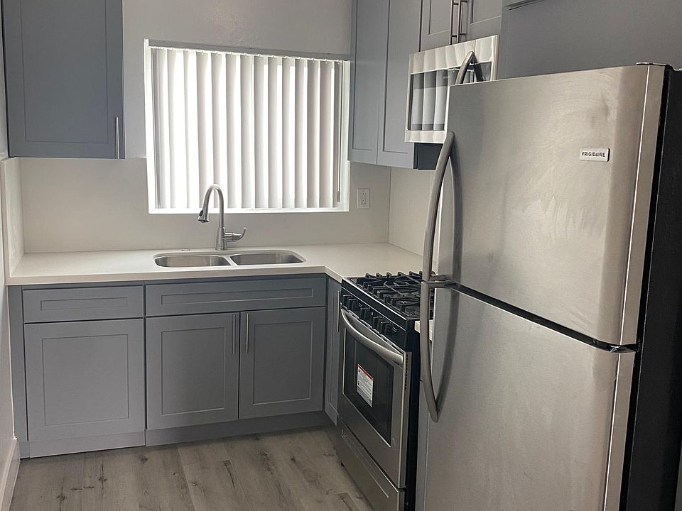 2nd image of 4025 Palmyra Rd #8
