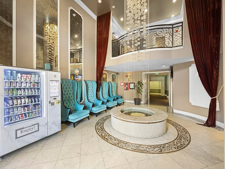 La Belle at Hollywood Towers — Photo 16