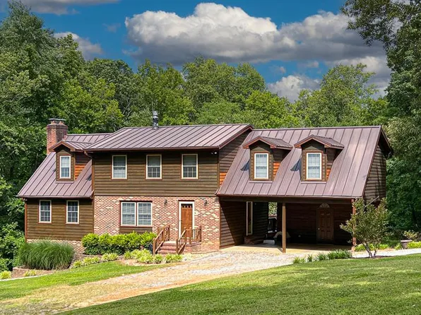 607 Meadows Rd, Chase City, VA 23924