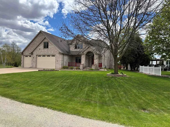 W5085 Fox Ln, Sherwood, WI 54169