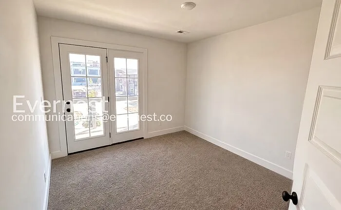2433 E 17th St — Photo 7