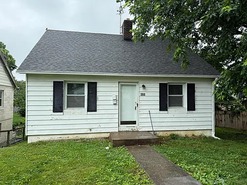 203 W Elm St Photo 1
